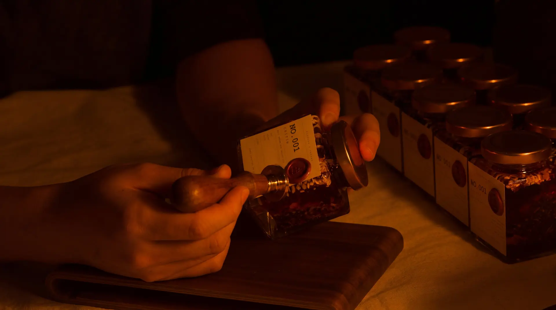 Sealing a No.001 Chitin jar with a wax stamp